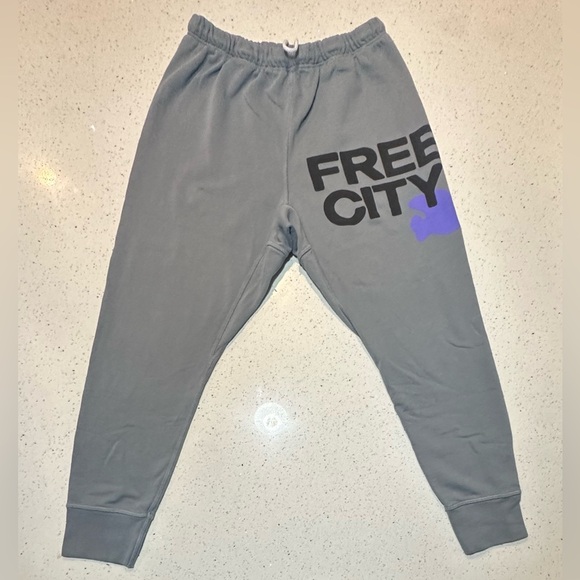 Freecity EUC/GUC 3/4 length grey sweats in great condition!! - Picture 1 of 16